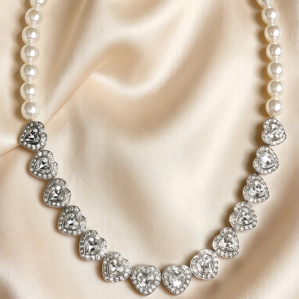 Brand new Swarovski Ariana Grande x heart-shaped necklace with heart-shaped pear - Picture 4 of 5